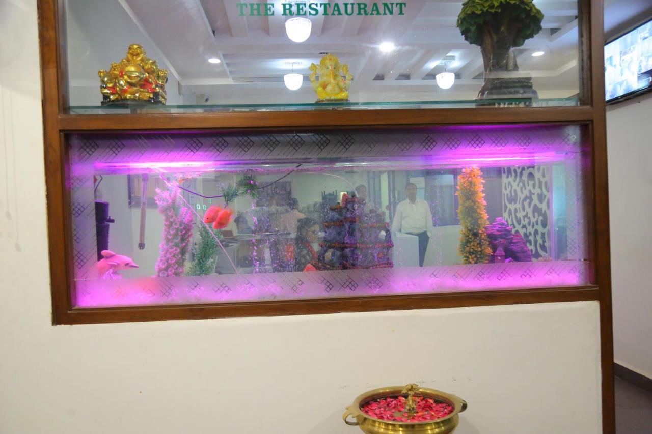Hotel Raintr33 Hyderabad Exterior foto
